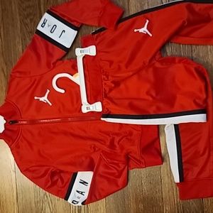 Nike AIR JORDAN set in red